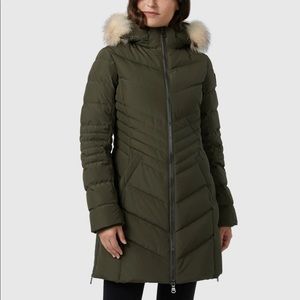 Pajar Queens Chevron Olive Down Jacket, detachable hood & fur, very gently used.